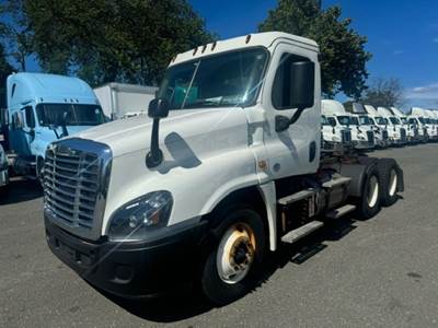 Freightliner Cascadia 125 Day Cab Truck - 450HP, 10 Speed Manual