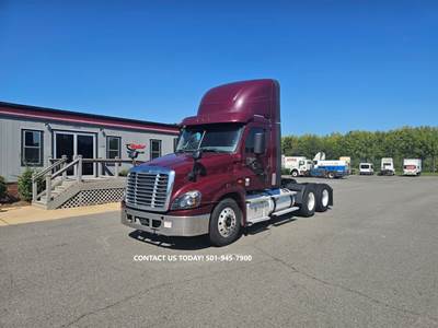 Freightliner Cascadia 125 Day Cab Truck - 450HP, 12 Speed Automatic
