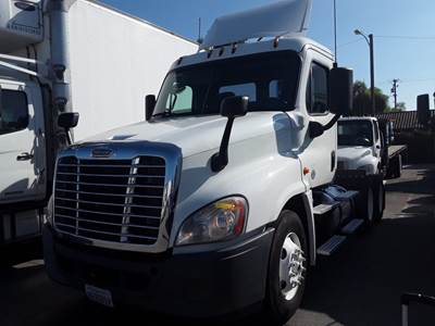 Freightliner Cascadia 125 Day Cab Truck - 410HP, 12 Speed Automatic