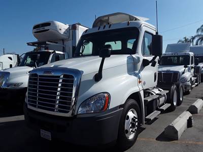 Freightliner Cascadia 125 Day Cab Truck - 500HP, 10 Speed Automatic