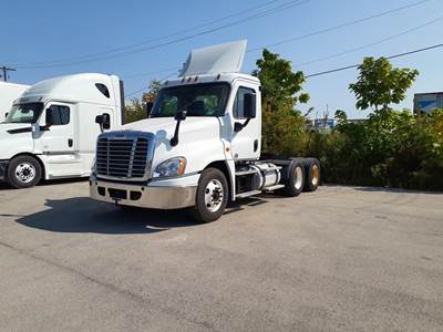 Freightliner Cascadia 125 Day Cab Truck - 450HP, 12 Speed Automatic