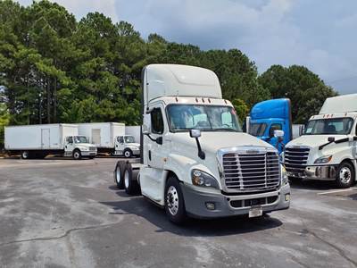 Freightliner Cascadia 125 Day Cab Truck - 455HP, 12 Speed Automatic