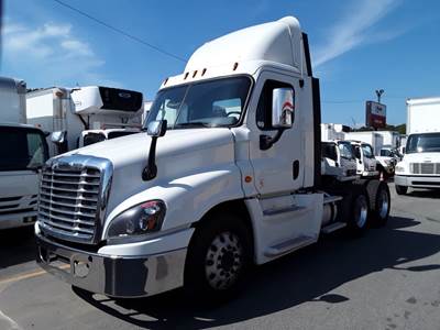 Freightliner Cascadia 125 Day Cab Truck - 455HP, 12 Speed Automatic