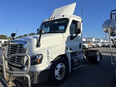 Freightliner Cascadia 125 Single Axle Day Cab Truck - 400HP, 10 Speed Automatic