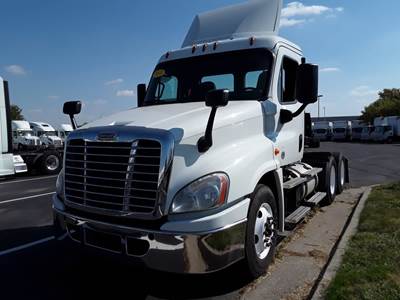 Freightliner Cascadia 125 Day Cab Truck - 455HP, 12 Speed Automatic