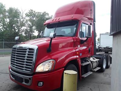 Freightliner Cascadia 125 Day Cab Truck - 450HP, 10 Speed Automatic