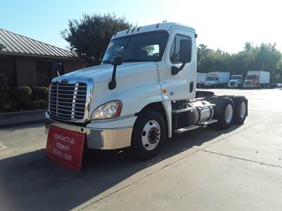 Freightliner Cascadia 125 Day Cab Truck - 450HP, 12 Speed Automatic