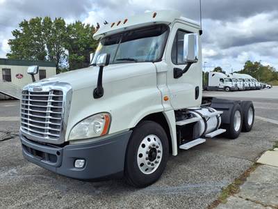 Freightliner Cascadia 125 Day Cab Truck - 475HP, 10 Speed Manual