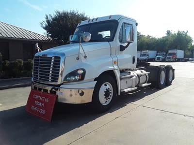 Freightliner Cascadia 125 Day Cab Truck - 450HP, 10 Speed Manual