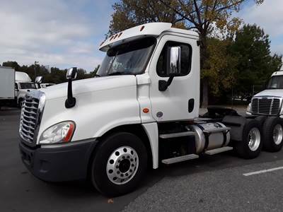 Freightliner Cascadia 125 Day Cab Truck - 450HP, 10 Speed Manual