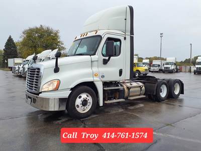 Freightliner Cascadia 125 Day Cab Truck - 455HP, 6 Speed Automatic
