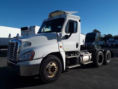 Freightliner Cascadia 125 Day Cab Truck - 475HP, 13 Speed Automatic
