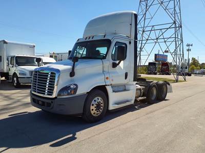 Freightliner Cascadia 125 Day Cab Truck - 400HP, 10 Speed Automatic