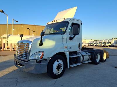 Freightliner Cascadia 125 Day Cab Truck - 450HP, 12 Speed Automatic