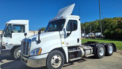 Freightliner Cascadia 125 Day Cab Truck - 450HP, 10 Speed Manual
