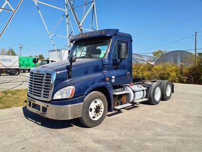 Freightliner Cascadia 125 Day Cab Truck - 450HP, 10 Speed Manual