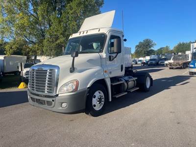 Freightliner Cascadia 125 Single Axle Day Cab Truck - 450HP, 10 Speed Manual