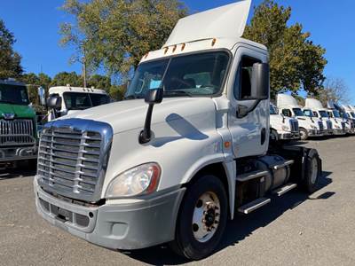 Freightliner Cascadia 125 Single Axle Day Cab Truck - 450HP, 10 Speed Manual