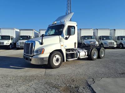 Freightliner Cascadia 125 Day Cab Truck - 450HP, 12 Speed Automatic