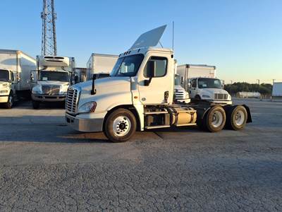 Freightliner Cascadia 125 Day Cab Truck - 450HP, 10 Speed Automatic
