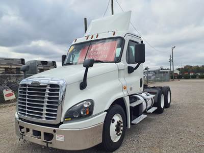 Freightliner Cascadia 125 Day Cab Truck - 450HP, 10 Speed Automatic