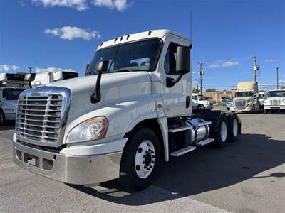 Freightliner Cascadia 125 Day Cab Truck - 450HP, 12 Speed Automatic