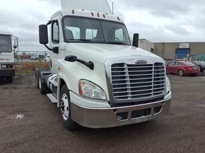 Freightliner Cascadia 125 Day Cab Truck - 450HP, 12 Speed Automatic