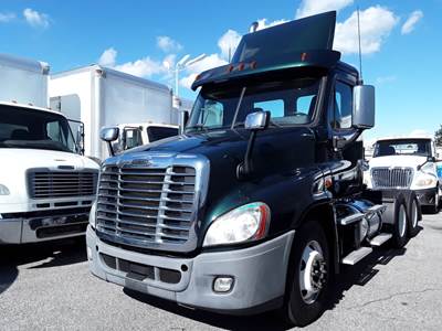 Freightliner Cascadia 125 Day Cab Truck - 450HP, 12 Speed Automatic
