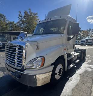 Freightliner Cascadia 125 Day Cab Truck - 505HP, 12 Speed Automatic