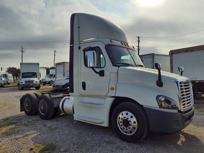 Freightliner Cascadia 125 Day Cab Truck - 455HP, 10 Speed Automatic