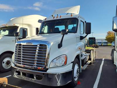Freightliner Cascadia 125 Day Cab Truck - 450HP, 12 Speed Automatic