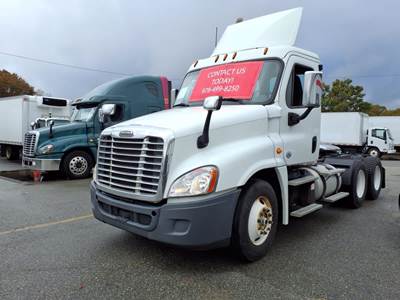 Freightliner Cascadia 125 Day Cab Truck - 450HP, 10 Speed Manual