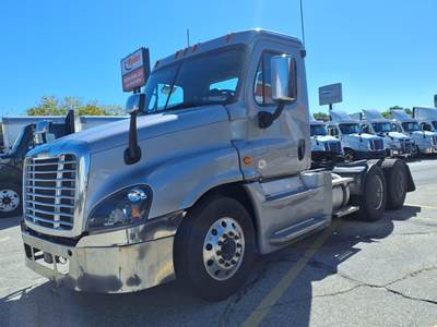 Freightliner Cascadia 125 Day Cab Truck - 400HP, 10 Speed Automatic
