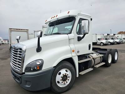 Freightliner Cascadia 125 Day Cab Truck - 450HP, 10 Speed Manual