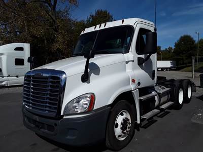 Freightliner Cascadia 125 Day Cab Truck - 450HP, 12 Speed Automatic