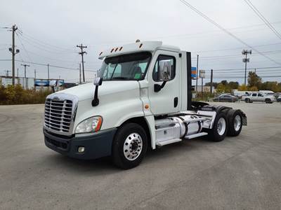 Freightliner Cascadia 125 Day Cab Truck - 450HP, 10 Speed Automatic