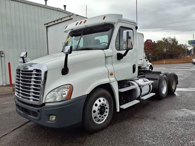 Freightliner Cascadia 125 Day Cab Truck - 475HP, 10 Speed Manual