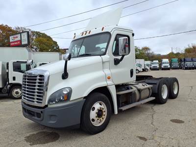 Freightliner Cascadia 125 Day Cab Truck - 475HP, 12 Speed Automatic