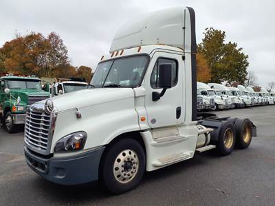Freightliner Cascadia 125 Day Cab Truck - 455HP, 12 Speed Automatic