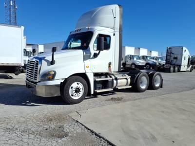 Freightliner Cascadia 125 Day Cab Truck - 450HP, 10 Speed Automatic