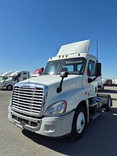 Freightliner Cascadia 125 Single Axle Day Cab Truck - 410HP, 12 Speed Automatic