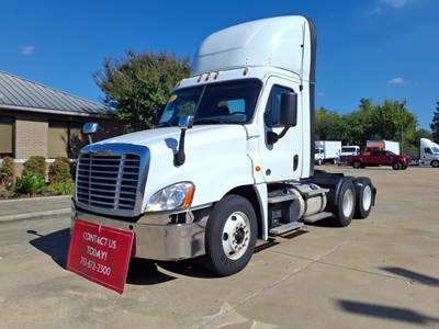 Freightliner Cascadia 125 Day Cab Truck - 455HP, 10 Speed Manual