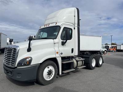 Freightliner Cascadia 125 Day Cab Truck - 455HP, 12 Speed Automatic