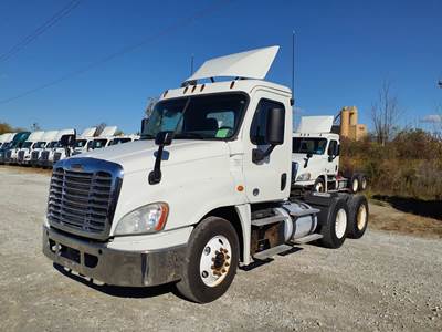 Freightliner Cascadia 125 Day Cab Truck - 450HP, 12 Speed Automatic