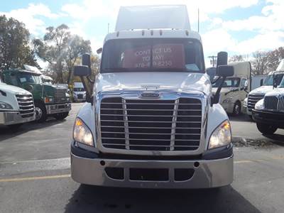 Freightliner Cascadia 125 Day Cab Truck - 450HP, 10 Speed Manual