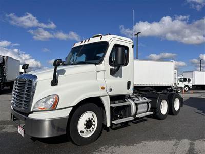 Freightliner Cascadia 125 Day Cab Truck - 450HP, 12 Speed Automatic