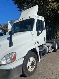 Freightliner Cascadia 125 Day Cab Truck - 450HP, 10 Speed Automatic