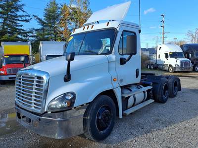 Freightliner Cascadia 125 Day Cab Truck - 400HP, 10 Speed Automatic