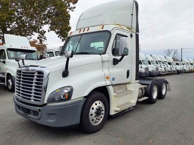 Freightliner Cascadia 125 Day Cab Truck - 400HP, 10 Speed Automatic