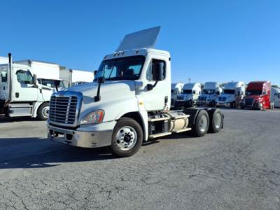 Freightliner Cascadia 125 Day Cab Truck - 455HP, 12 Speed Automatic